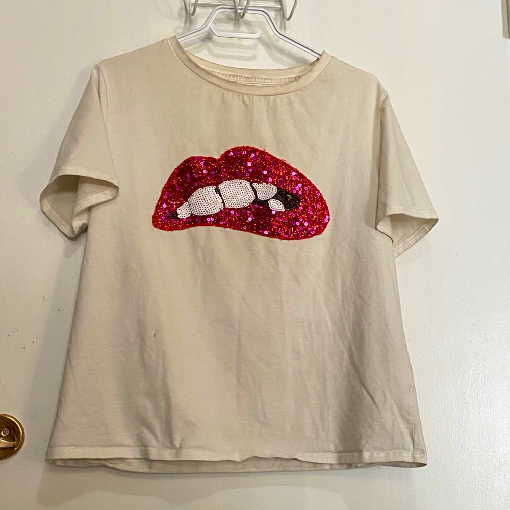 Cream Sequin Lips T-shirt